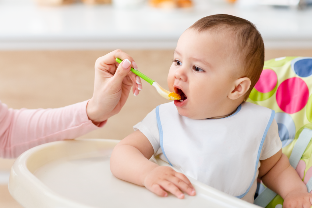 when-can-babies-start-eating-baby-food-mypediaclinic